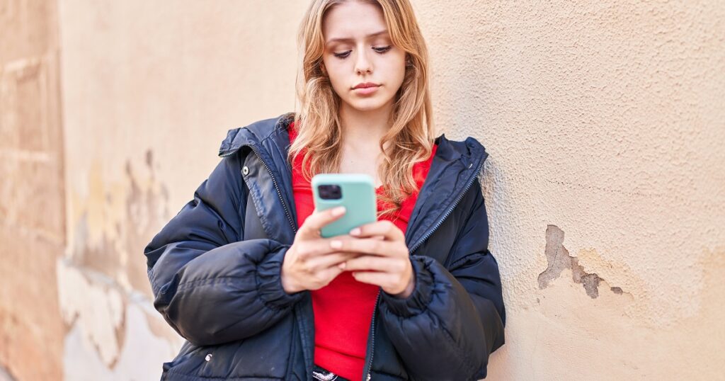 男性からLINEの交換を断られた女性
