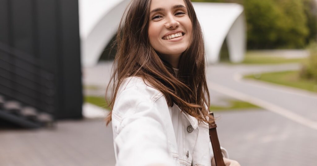 既成事実が欲しいため男性を泊まりに誘う女性