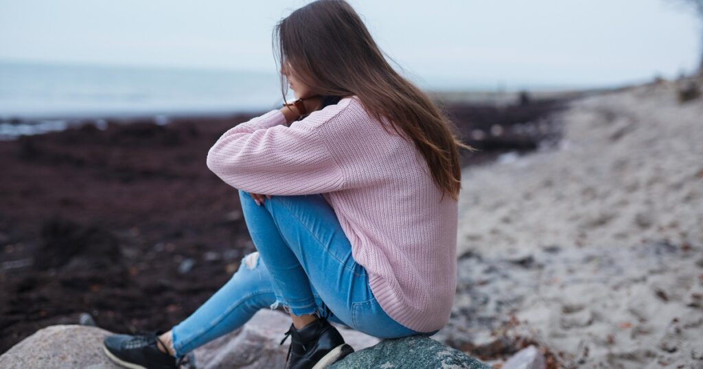 失恋して落ち込んでいる女性