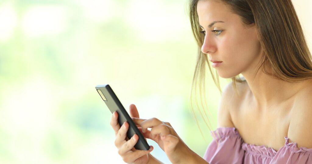LINEをストレスのはけ口にしている女性