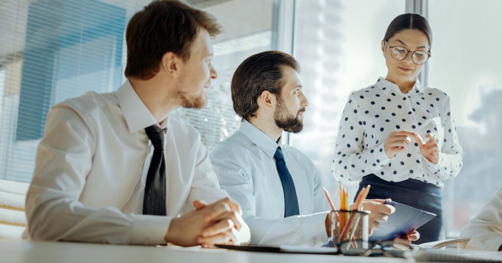 なんでも把握したがる職場のうざい上司