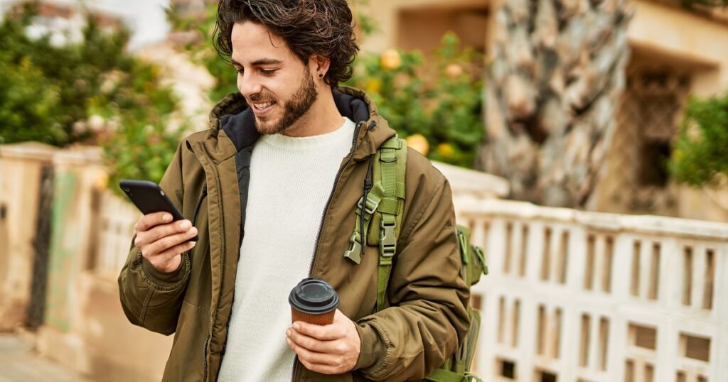 LINEで予定ないアピールする男性