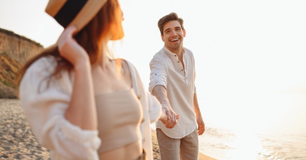 付き合っていない女性からの泊まりの誘いを受ける男性