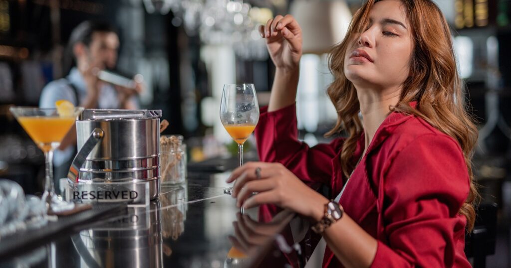 男性をドン引きさせる女性の酔い方