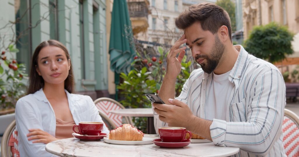 すぐにふてくされる男性はモテない