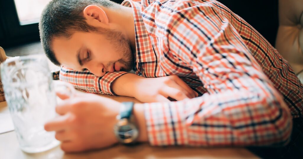 彼氏が飲み会で酔っ払っている夢