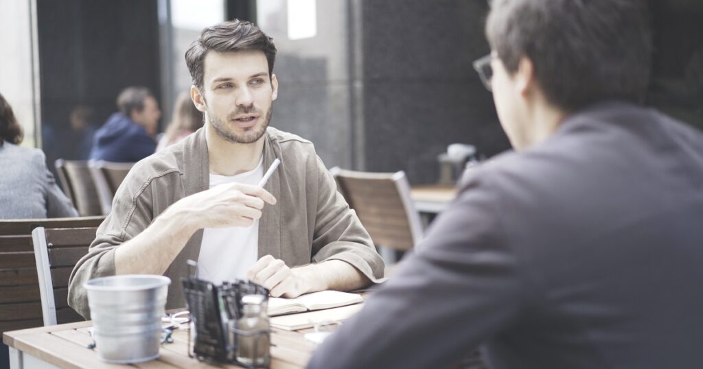 元カノの話をする元彼