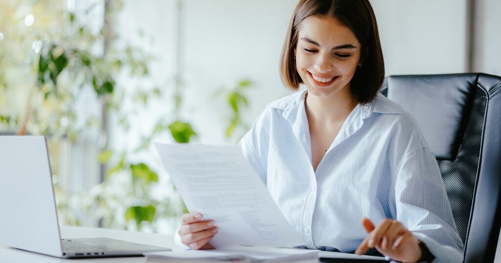 清潔感のある職場の女性