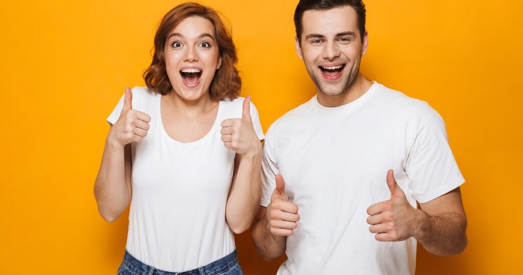 やたらと褒める人