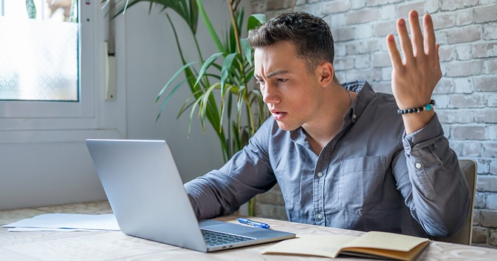 すぐ怒り出す男性