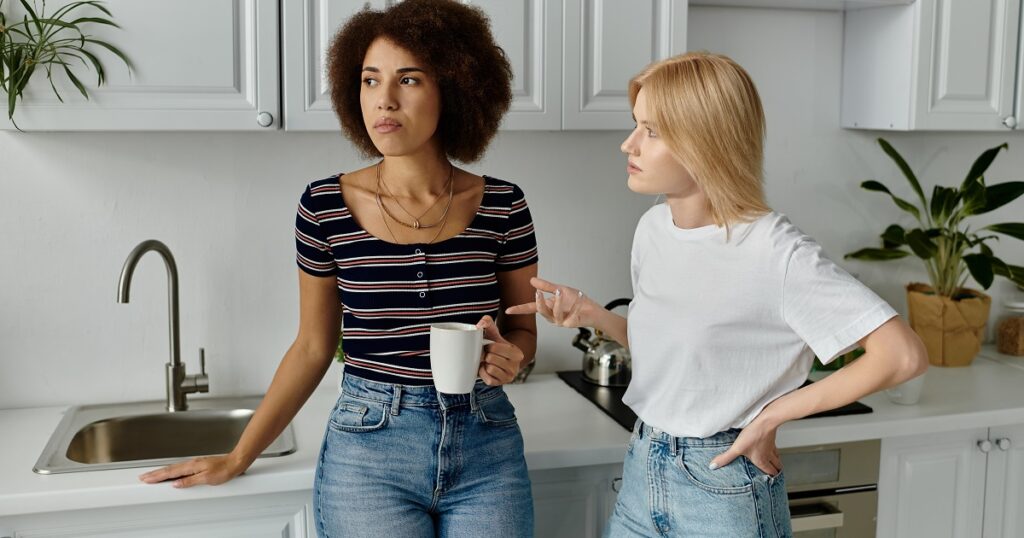 すぐにふてくされる女性の特徴