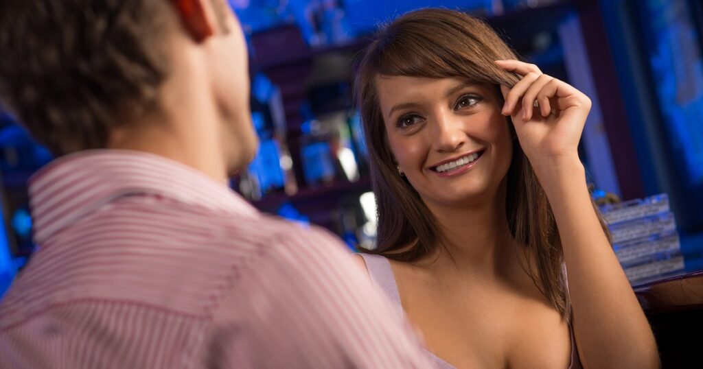 彼氏が飲み会で他の女性に誘惑される夢