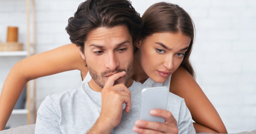 人の彼氏にちょっかい出す女をチェックする彼女