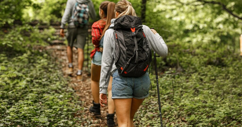 友達や恋人と山登りする夢