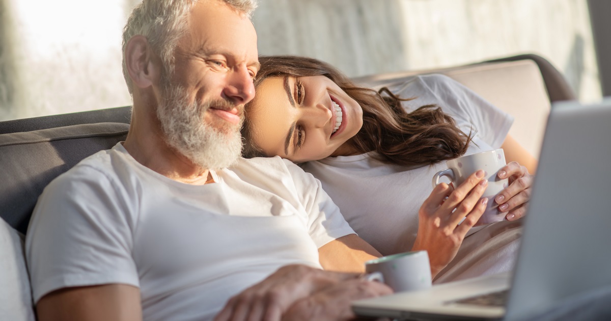 恋愛で男性との年の差を気にしない女性の特徴・カップルの付き合う年齢差について