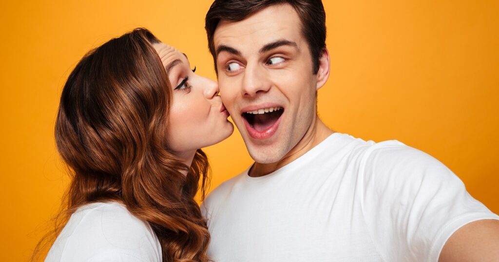 女性からほっぺにキスする