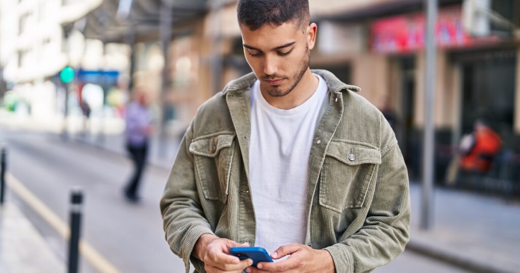 頻繫に女友達からめんどくさいLINEがくる男性