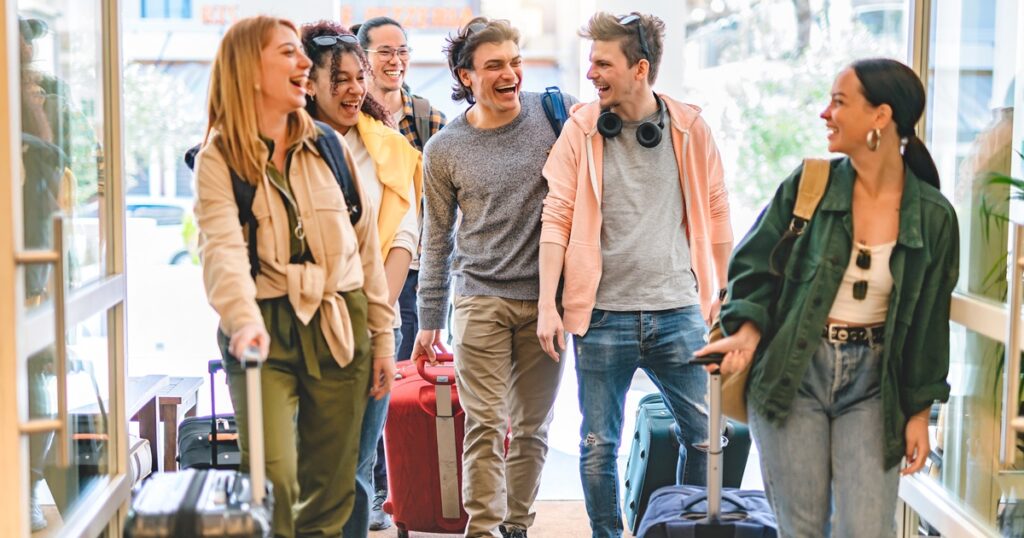 気になる人と男女グループで旅行