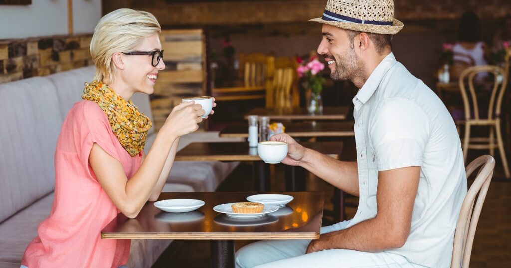 元彼に今付き合ってる彼氏の相談をする彼女