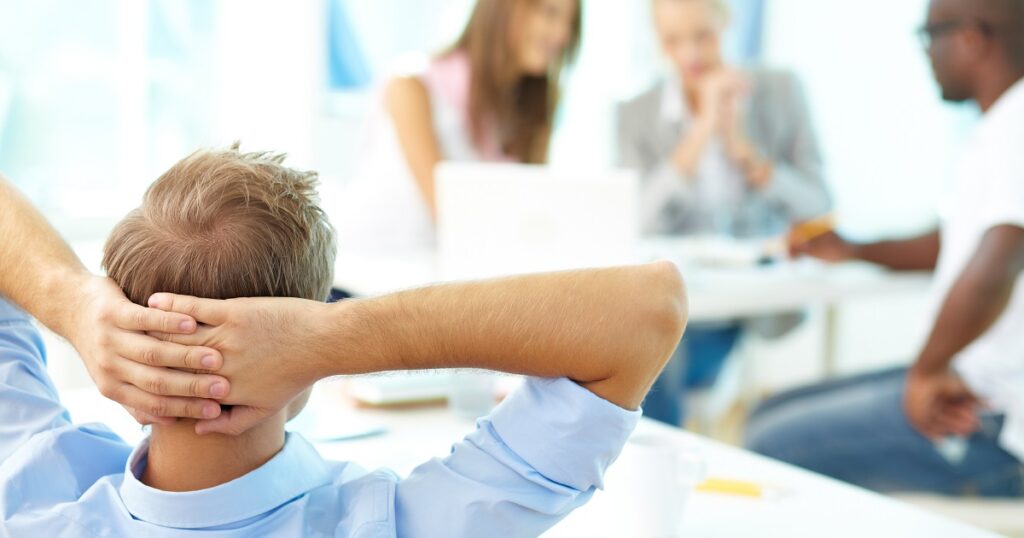 好きな女性に意地悪する大人の男性