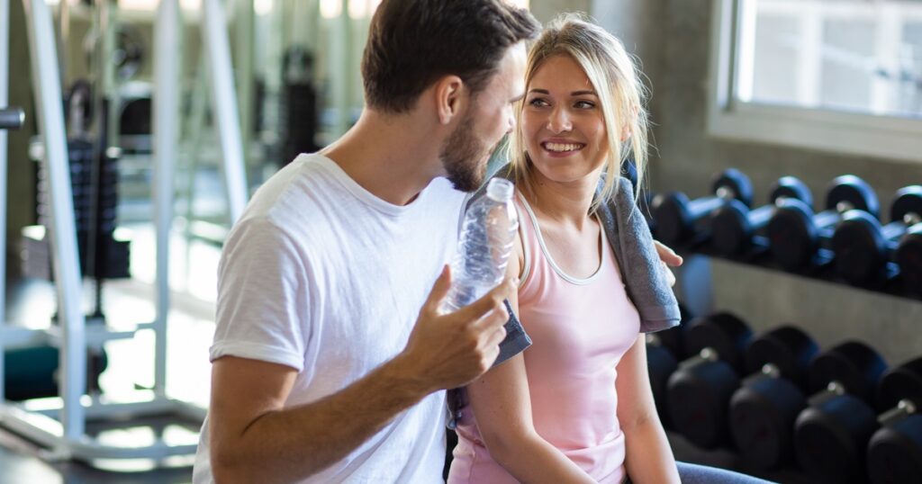 筋トレしてる魅力的な女性