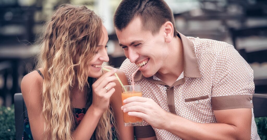 キスがしたい心理で間接キスする男性