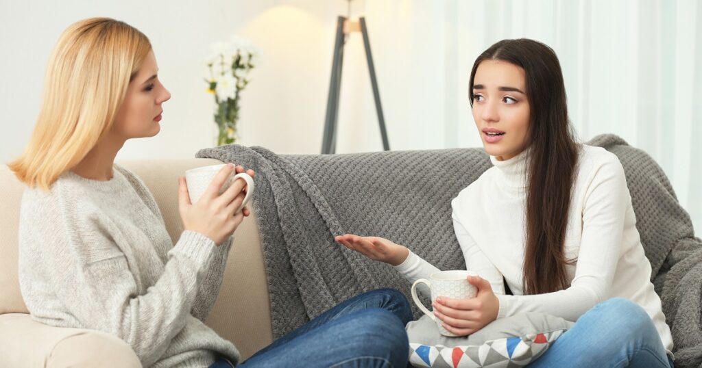 友達の元彼に告白されたことを報告する