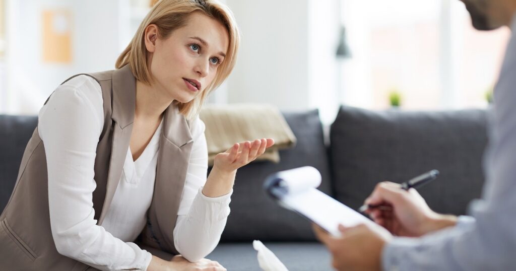 上から目線で論破したがる女性