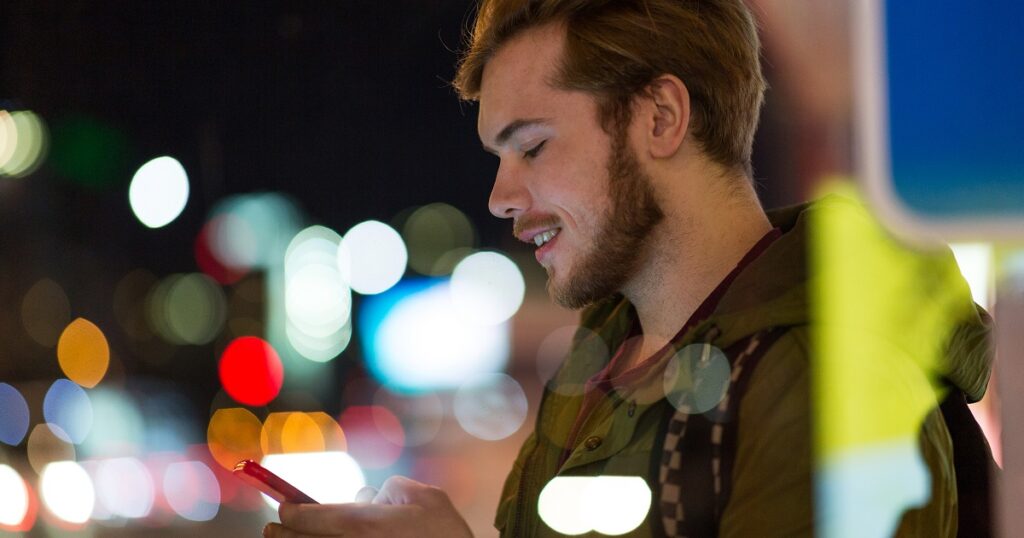 デート後にLINEで会いたいと送る男性
