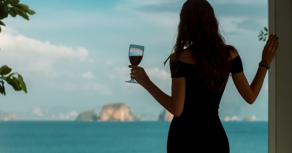 ワインが似合う魅力的な女性