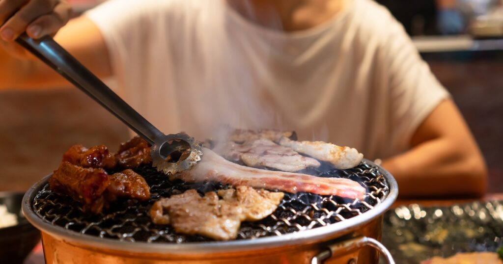 彼氏と楽しむ焼肉デート