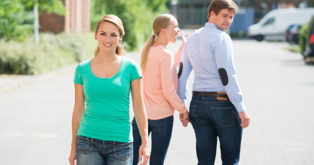 女性の後ろ姿が好きな男