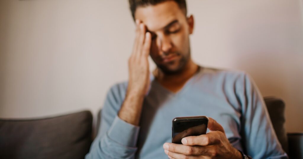 女性からのしつこいLINEがめんどくさい男性