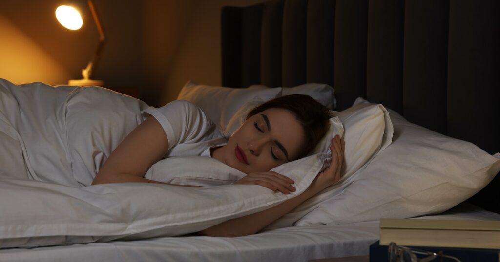 彼氏の前歯が抜ける夢を見る彼女