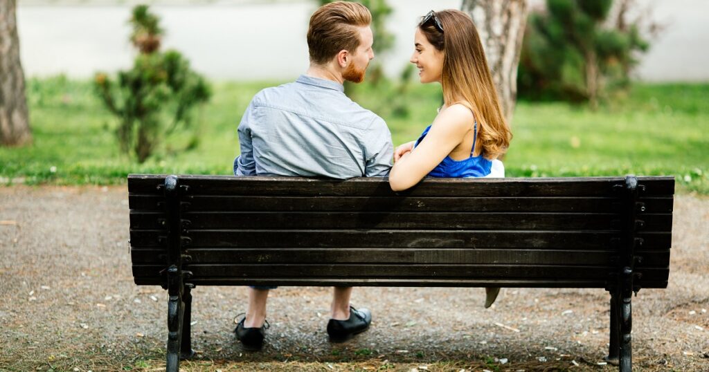 ベタベタされるのが嫌いな彼氏と付き合う彼女