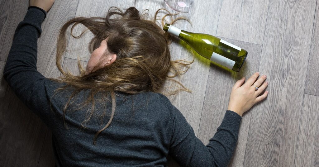酔っぱらっている女性