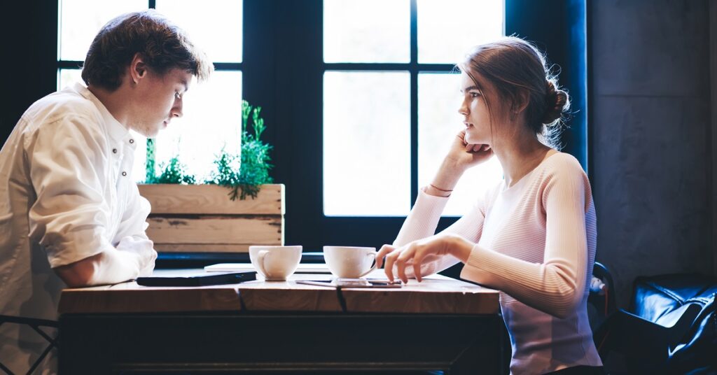 声が低くなる女性の心理は話が楽しくない