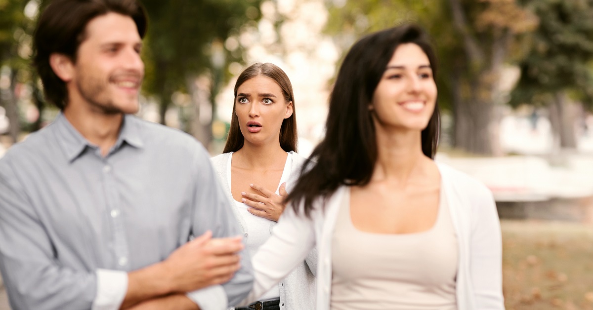 彼氏が友達と浮気する夢を見た彼女の心理や夢占いでの自分の親友と浮気の意味とは