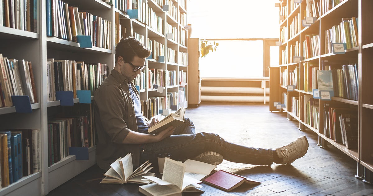 文系男子の特徴と好きになった時の落とし方！LINEはどうする？仲良くなるには