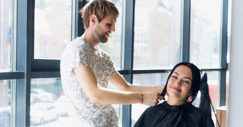 美容師に片思いしている女性