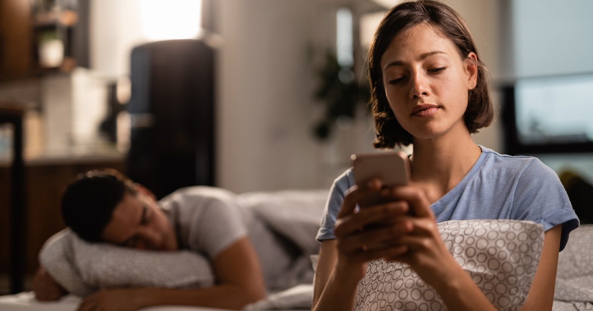 旦那の浮気メールを偶然見てしまった！夫に浮気疑惑が出てきた時にすべき行動は？