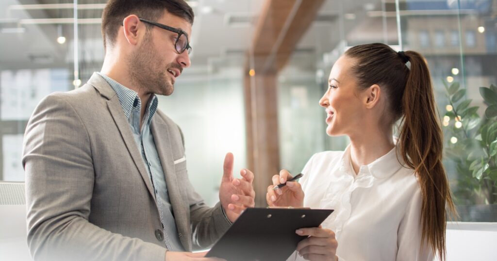 職場で男性からモテる女性