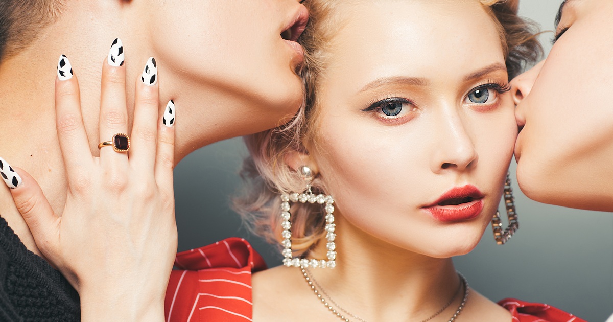 不倫してる女の人には共通する特徴がある？結婚した女友達が浮気してるかチェック