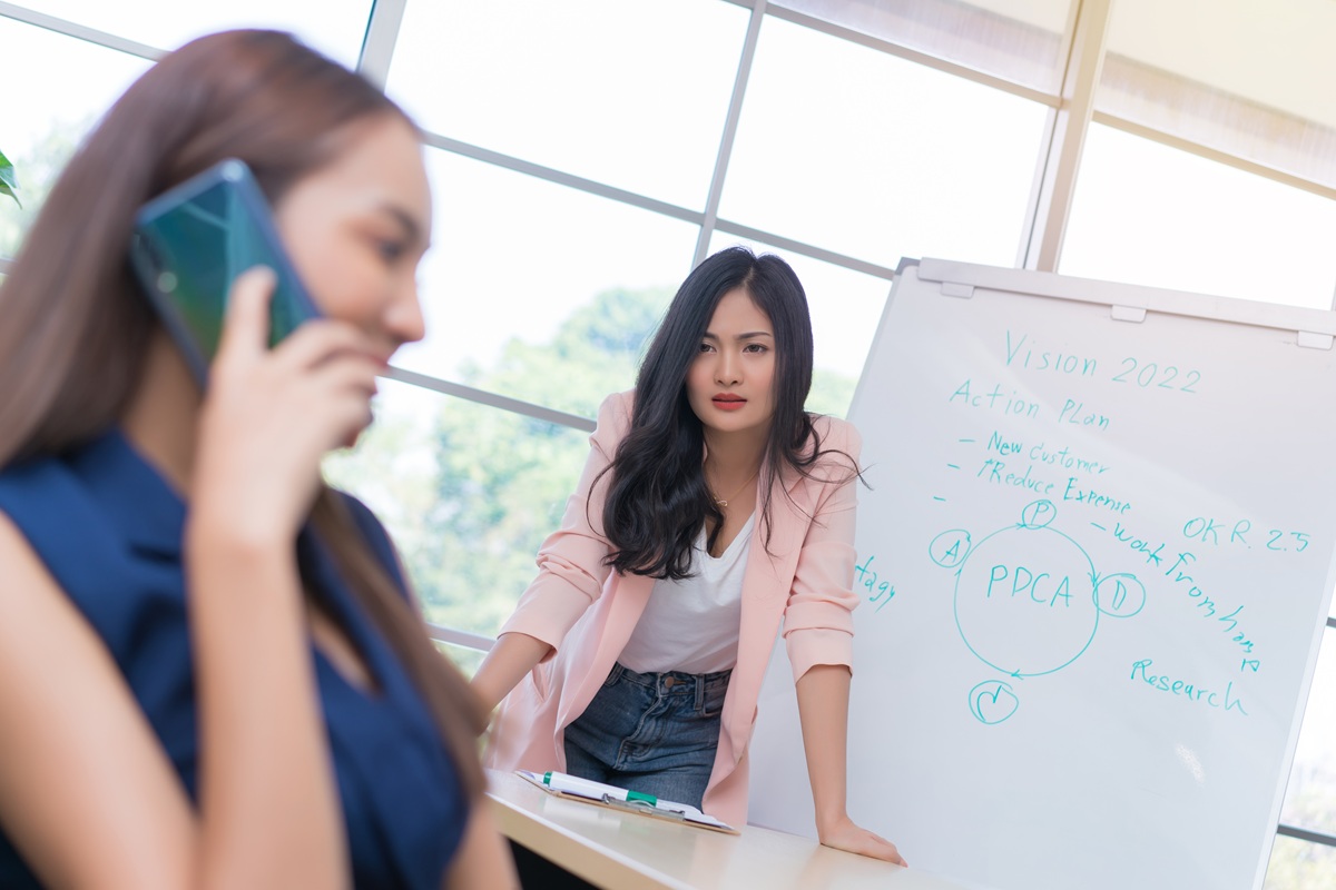 大人なのに職場で挨拶をしても無視されるって・・・同僚に無視される時の対処法