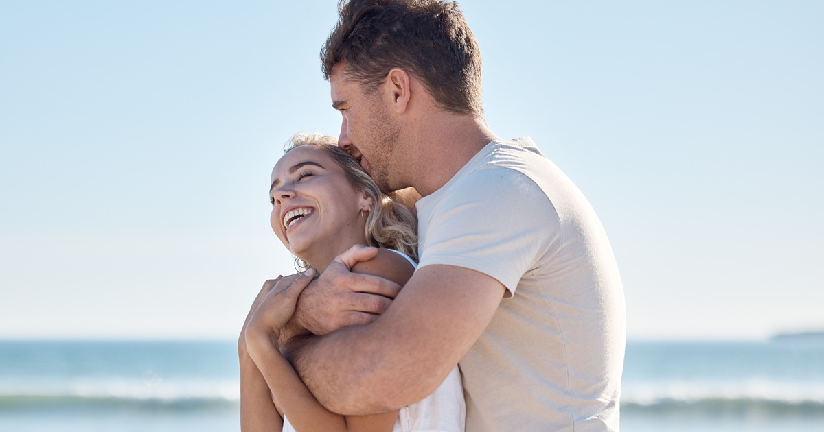 「彼氏にハグされる夢」の診断！正面から？後ろから？見た夢でわかる彼女の心理