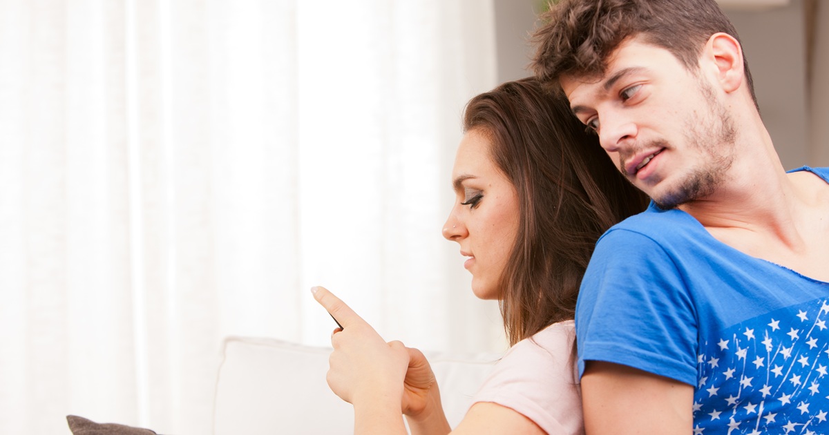 喧嘩になる前に対策を！嫉妬深い彼氏の心理と付き合った男性を安心させる対処法