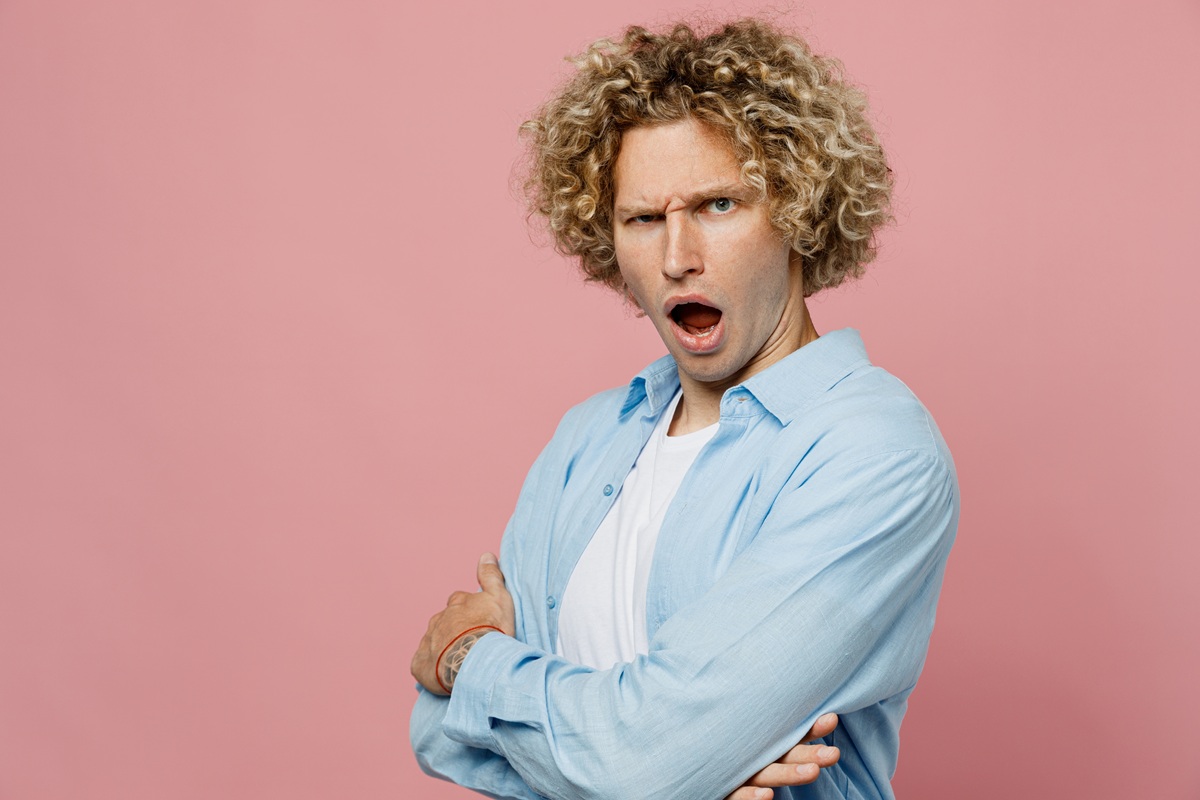 自分が偉くなったような気になっている！うざい男がする友達の友達自慢の対策