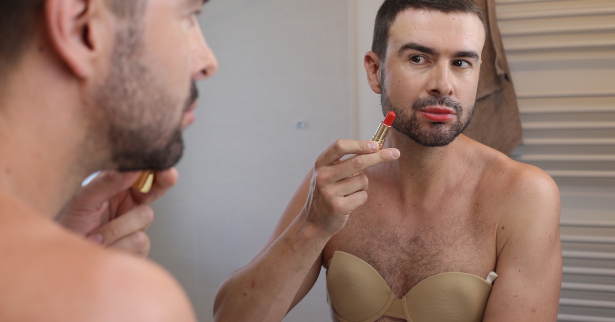 彼氏の女装癖を知ってしまった時の対処法！付き合った男性が女装する人だったら？