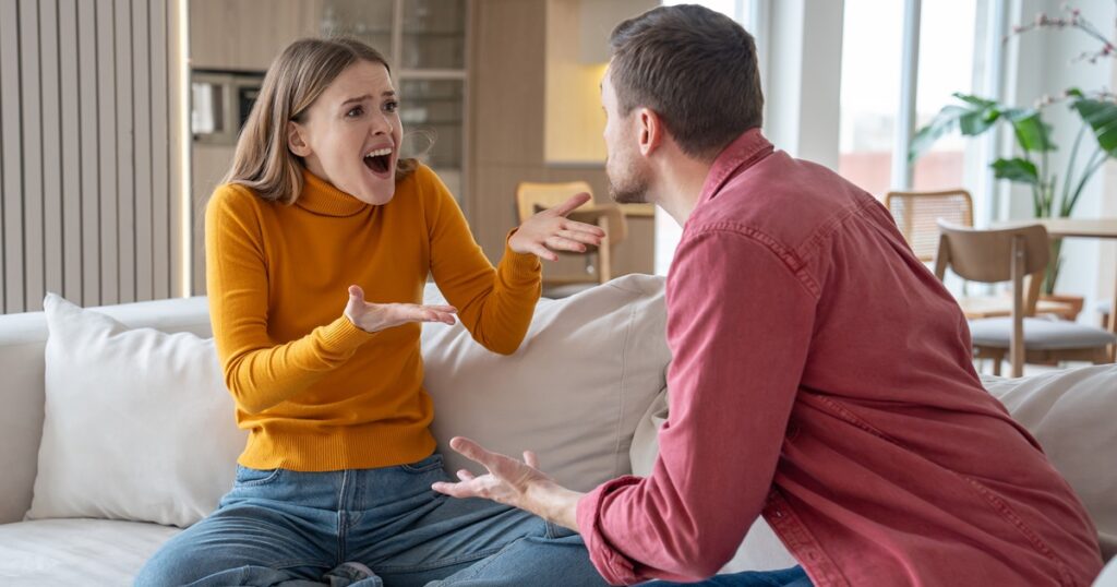 すぐ感情的になる女性