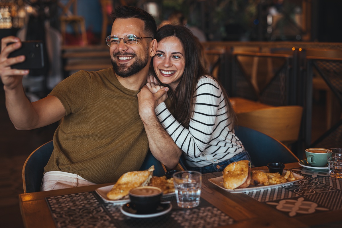 効果的な恋愛テクニック？ドキドキさせる？ボディタッチに弱い男性の特徴とは